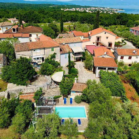 Mara Villa